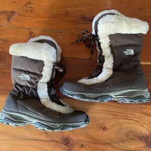 The North Face Dark Brown Boots with Cream Fur‎